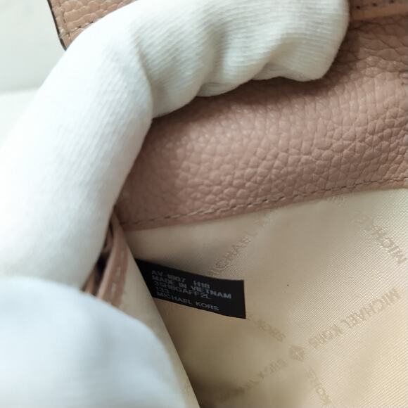 Michael Kors Mercer Pink Pebbled Leather Credit Card ID Window Bifold Wallet - Picture 12 of 16